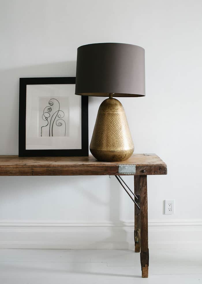 textured-gold-table-lamp
