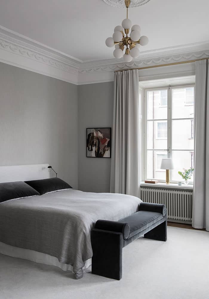 Bedroom.-Elegant-home-of-interior-designer-Louise-Liljencrantz-2-2